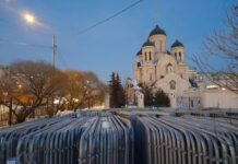 «Раньше не охранялось, а теперь охраняется» — обстановка возле храма «Утоли моя печали» и Борисовского кладбища, где завтра похоронят Алексея Навального