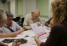 Память Натальи Эстемировой, Анны Политковской и Анастасии Бабуровой почтили на вечере писем политзаключенным в петербургском «Яблоке»