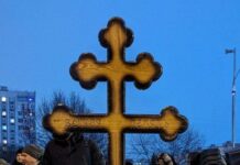 На могиле Алексея Навального установили крест