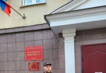 Задержанного на Борисовском кладбище Александра Мысленкова оштрафовали на 50 тысяч рублей за «дискредитацию армии», сообщает источник SOTAvision в суде