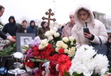 Юлия Навальная поблагодарила пришедших проститься с её мужем Алексеем Навальным: «Спасибо вам. Это и есть настоящая народная любовь»