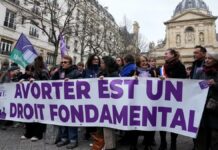 Франция стала первой в мире страной, которая закрепила в Конституции право женщин на аборт
