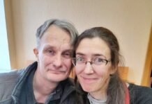 Журналиста Михаила Фельдмана арестовали на 26 суток за то, что он купил обручальные кольца, нарушив судебный запрет приближаться к городской администрации