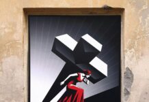 «Себя жалеть я не умею. И крест твой бережно несу» — новая работа арт-группы «Явь» в Петербурге