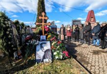 «Когда мы опускаем руки, наступает духовная смерть». Как прошел молебен по Алексею Навальному