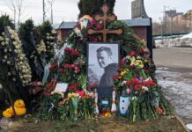 Ракета «Мир», терминатор, уточки и снова гора цветов на могиле Навального. Одиннадцатый день после похорон