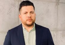 Леонид Волков получил травмы ног, сообщает соратница политика Кира Ярмыш