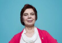 «Теперь мне не надо будет оглядываться», — независимый новосибирский депутат Светлана Каверзина о своем внесении в реестр «иноагентов»