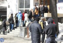 Очередь в Екатеринбурге на одном из участков