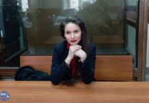 Нашу корреспондентку Антонину Фаворскую, задержанную у Борисовского кладбища, доставили в Нагатинский суд Москвы