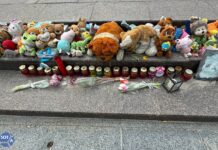 Игрушки на мемориале памяти погибших при обстрелах на Соборной площади Белгорода