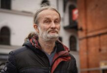 Обвинение запросило 2 года строгого режима калининградскому активисту и журналисту Михаилу Фельдману по статье о повторной «дискредитации» армии из-за антивоенных репостов и публикаций во «ВКонтакте», передает наш корреспондент из зала суда