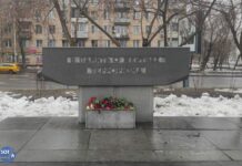 Ещё один стихийный мемориал погибшим в «Крокусе» появился в Дубровке у памятника жертвам террора