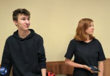 Суд оштрафовал четверых активистов, возложивших цветы в память об Алексее Навальном