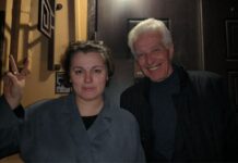 Фотографа Александру Астахову отпустили после обыска и допроса