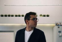 Сооснователя проекта помощи украинским беженцам выдворяют из Грузии