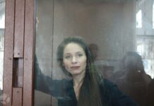 Судья Елена Ленская удалилась в совещательную комнату для вынесения решения по мере пресечения Антонине Фаворской