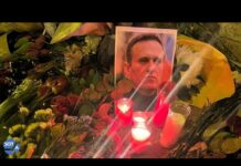 «Мы хотим, чтобы такие как Навальный и Немцов были у власти, а не Путин»: акция памяти Алексея Навального в Нью-Йорке