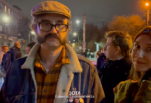 «Мы стоим тут с 12 часов дня». Очередь перед российским посольством в Ереване