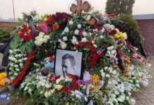 Могила Алексея Навального через месяц после похорон