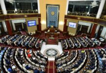 В Казахстане предложили закрывать СМИ за «пропаганду ЛГБТ-отношений»