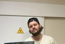 «Я обычный офисный клерк» — поэт Вячеслав Малахов выступил на апелляционном слушании. Суд отказал ему в домашнем аресте и вернул в СИЗО