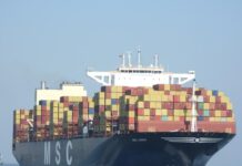 Иранские военные захватили в Ормузском проливе судно с россиянином на борту