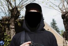 Активисты левой организации Äppelwoi Komitee выступили в защиту Антонины Фаворской и других политических заключенных