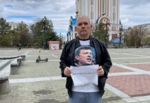 Последний активист Хабаровска Зигмунд Худяков снова вышел на пикет