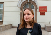 Суд не разрешил Олегу Орлову присутствовать на заседании по обжалованию статуса «иноагента» лично, постановив подключить правозащитника по видеосвязи