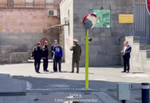 В Ереване на российского активиста составили протокол о вандализме за то, что он нарисовал «пацифик» на стене посольства РФ