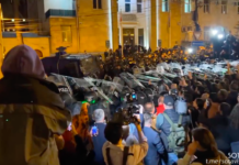Силовики начали разгонять протестующих в Тбилиси
