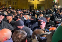 В Тбилиси начались столкновения с полицией