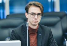 МолПарламент ГосДумы исключил из своего состава председателя комиссии, арестованного за «пропаганду ЛГБТ»