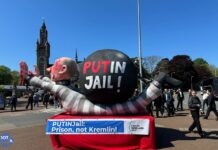 В Гааге российские релоканты вышли к зданию Международного суда ООН на акцию против Владимира Путина