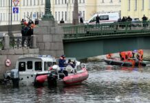В МЧС подтвердили гибель 3 человек на месте ДТП в центре Петербурга