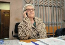 Правозащитнице Татьяне Котляр снизили сумму штрафа за «фиктивную регистрацию граждан» с 450 до 430 тысяч рублей. Прокурор снова требовал для нее 1,5 года колонии