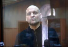 Сергей Удальцов, адвокат и депутаты Госдумы в Басманном суде Москвы