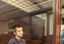 9 лет колонии запросили для 21-летнего Михаила Балабанова. Его обвиняют в несостоявшемся поджоге военкомата, на который юношу предположительно спровоцировали силовики