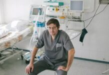 В Санкт-Петербурге задержан белорусский медик Владимир Мартов. На родине его преследуют по обвинению в организации «экстремистского» сообщества