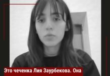 К отделу полиции в Москве, где находится сбежавшая из дома чеченка, приехали ее родственники. Они пытаются забрать девушку домой