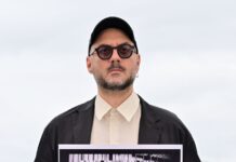 Режиссер Кирилл Серебренников выступил в Каннах в поддержку своих коллег — режиссерки Жени Беркович и драматурга Светланы Петрийчук