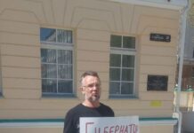 В Екатеринбурге житель Сысерти вышел на пикет против мусорного полигона