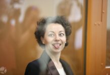 «Это была антитеррористическая пьеса, направленная на профилактику терроризма»: в суде допросили свидетелей по делу режиссерки Евгении Беркович и драматурга Светланы Петрийчук