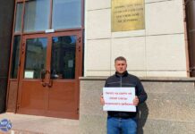 Отец Миши Бахтина со СМА вышел в пикет к зданию Минздрава в Москве с требованием обеспечить его ребенка лекарством