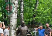 Памятник Евгению Пригожину в полный рост установили на его могиле на Пороховском кладбище в Петербурге
