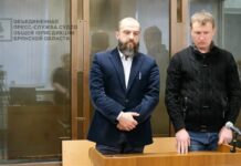 В деле об «осквернении» Георгиевской ленты Александром Кошечко новые подробности. Суд решил разобраться в причинах конфликта между фигурантами