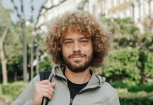 На блогера Илью Варламова составили протокол о «дискредитации» армии. Административное дело поступило в Тверской суд Москвы, обратила внимание «Медиазона»