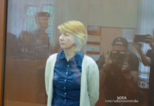 Суд оглашает постановление по делу Ольги Комлевой. Сегодня журналистке и активистке продлили нахождение под стражей до 3 августа