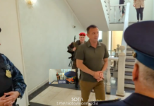 «Шоу, да, очередное?» Бывшего командующего 58-й армией Ивана Попова доставили во 2-й Западный окружной военный суд для рассмотрения жалобы на его арест